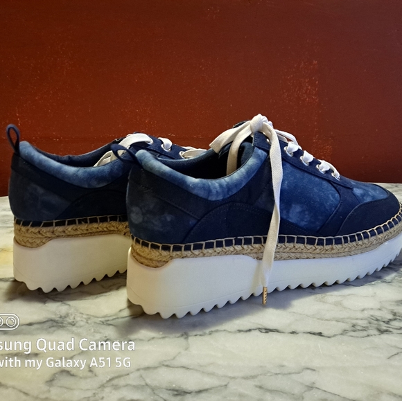 Platform sneakers - Picture 2 of 2